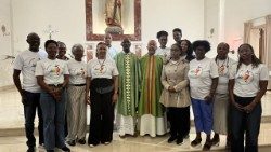 Catequistas da Diocese de Santiago. À margem do Jubileu dos Catequistas, particiaparam da missa na comunidade cabo-verdiana em Roma. Com eles, os padres Ilídio e Eliseu. 