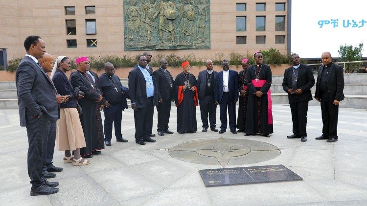 2025.10.03 I rappresentanti dei vescovi cattolici dell'Africa orientale visitano l'Etiopia, riunione sulla sinodalità 