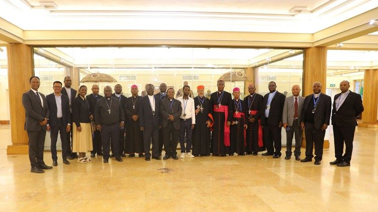2025.10.03 I rappresentanti dei vescovi cattolici dell'Africa orientale visitano l'Etiopia, riunione sulla sinodalità 