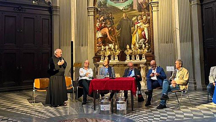 Padre Giuseppe Pagano durante la Conferenza stampa nella Sala capitolare di Santo Spirito