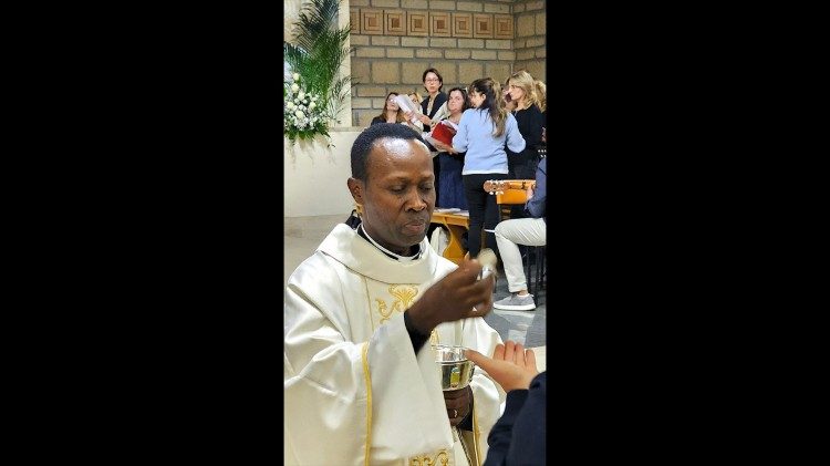 Abbé Jean Willy Bomoyi, chancellier dans les diocèses de Palestrina et Tivoli. 