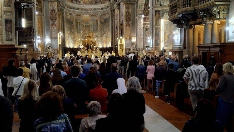 Na uroczystości w rzymskim kościele obecnych było wielu wiernych