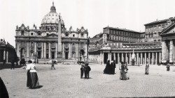 Na wystawie są m.in. unikalne zdjęcia Bazyliki Św. Piotra 