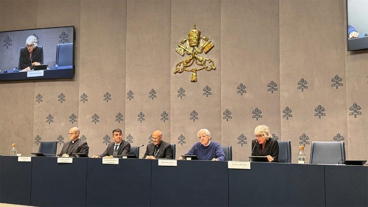 Un momento della presentazione del progetto "Le porte della speranza"