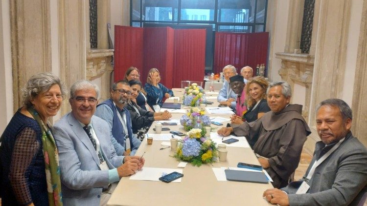 Mesa de trabajo sobre la literatura