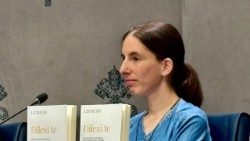 Sœur Clémence lors de la présentation de Dilexi te.