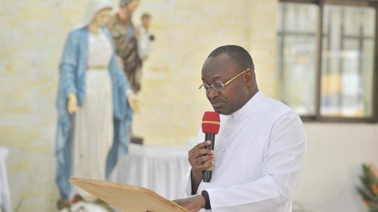 Père Hyppolite Agnigori, prêtre de l'archidiocèse d'Abidjan, Côte d'Ivoire 