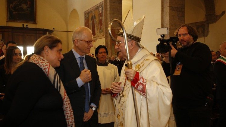 Parolin saluda a los padres de Carlo Acutis