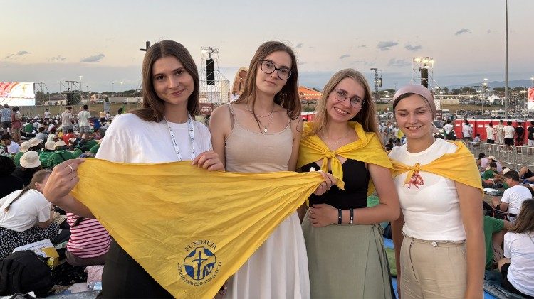 Młodzież - stypendyści Fundacji Dzieło Nowego Tysiąclecia obecna na Jubileuszu Młodzieży w Rzymie.