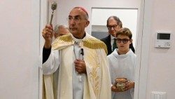 Il cardinale vicario Reina inaugura gli spazi della "Casa della Speranza" nel quartiere Balduina di Roma