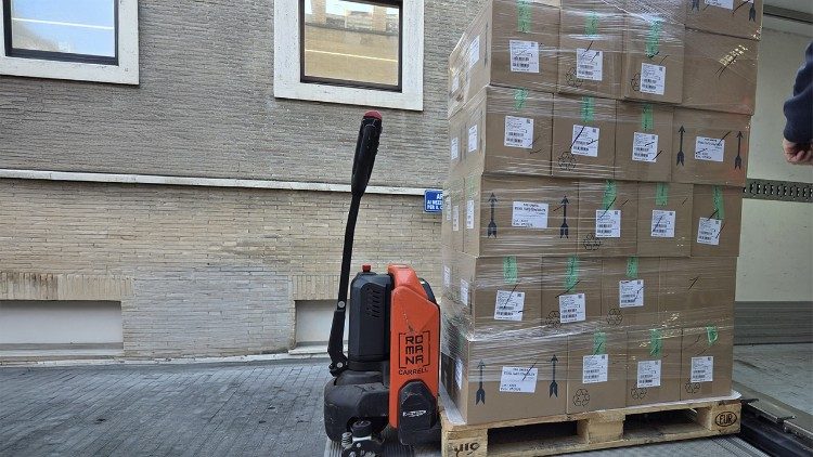 Pacchi di antibiotici in partenza dal Vaticano a Gaza