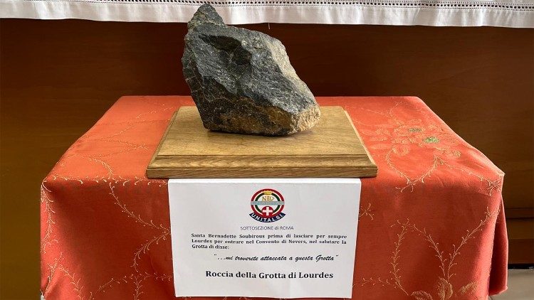 Il frammento della Grotta di Massabielle