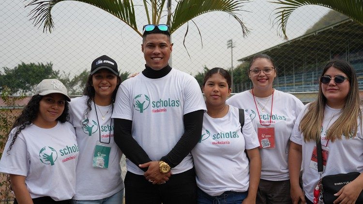 Jóvenes del programa Scholas cholas Occurrentes, en Guayaquil - Ecuador.