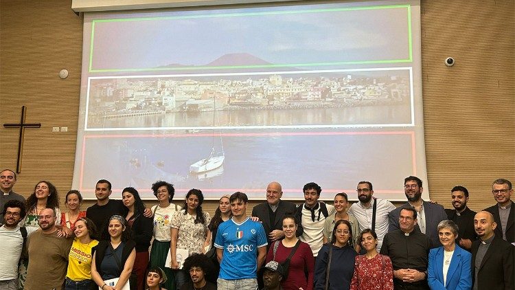 I giovani della nave Bel Espoir partecipano ad un convegno sulla pace.