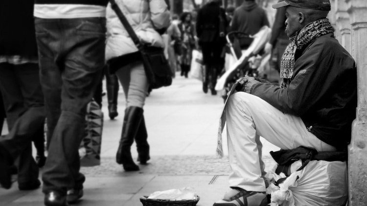  L'indifferenza è uno dei mali che spesso colpisce i poveri.