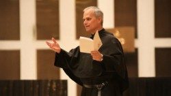 Robert Prevost negli anni in cui era priore generale dell'Ordine di Sant'Agostino (photo © Provincia Agostiniana del Midwest di Nostra Madre del Buon Consiglio)