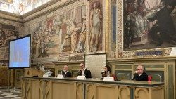 I relatori dell'incontro "Lunga vita al libro" nel Salone Sistino