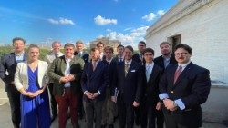 Vertreter der Arbeitsgemeinschaft katholischer Studenten bei Radio Vatikan 