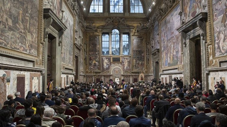 Incontro di preghiera con il popolo rom, il 9 maggio del 2019, nella Sala Regia.