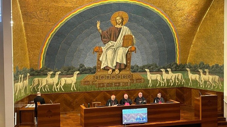 Monseñor Edgar Peña Parra en la Pontificia Universidad Lateranense.