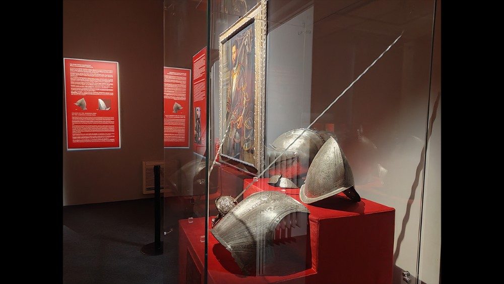 La mostra "In difesa del Papa"