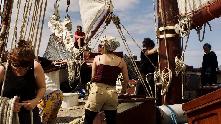 Momentos de la travesía en el "Bel Espoir".