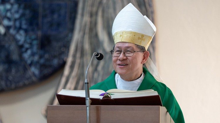 Kardinal Taqle Bakının Müqəddəs Məryəm katolik kilsəsində Messaya başçılıq edir