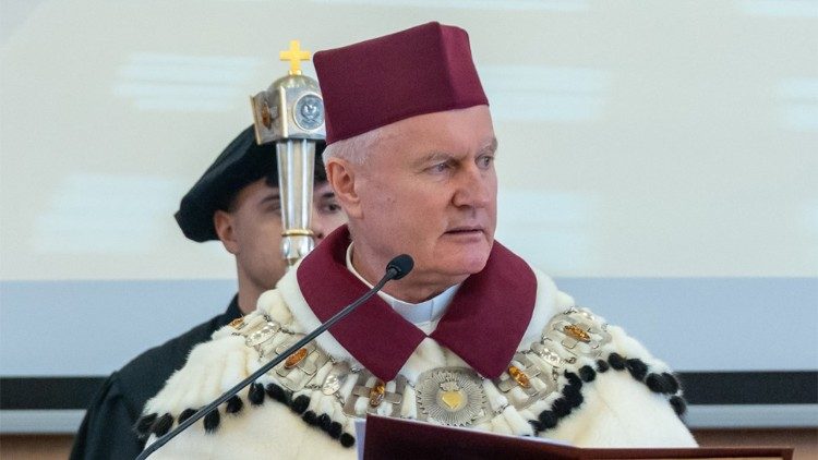 Rektor KUL-u opowiedział Papieżowi o działalności uczelni podczas środowej audiencji (© KUL)