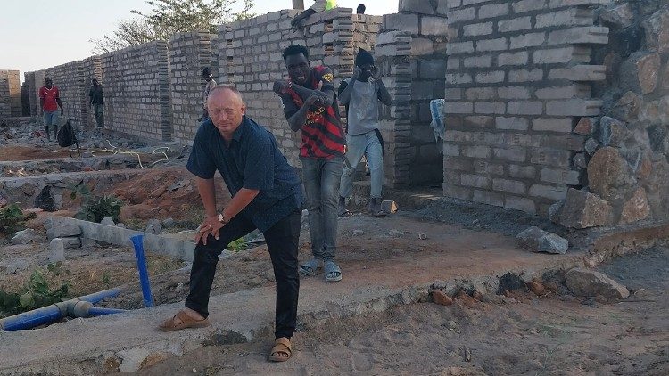 Duchovný otec Peter Majerník v Tanzánii