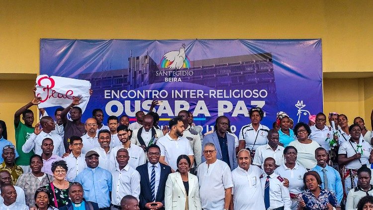 Encontro inter-religioso sob o lema "Ousar a Paz", organizado pela Comunidade Sant'Egidídio na Beira (Moçambique)