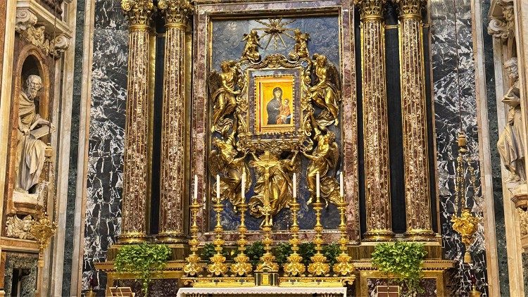 A capela onde Francisco "não vinha para olhar o rosto de Maria, mas para se deixar olhar por ela"