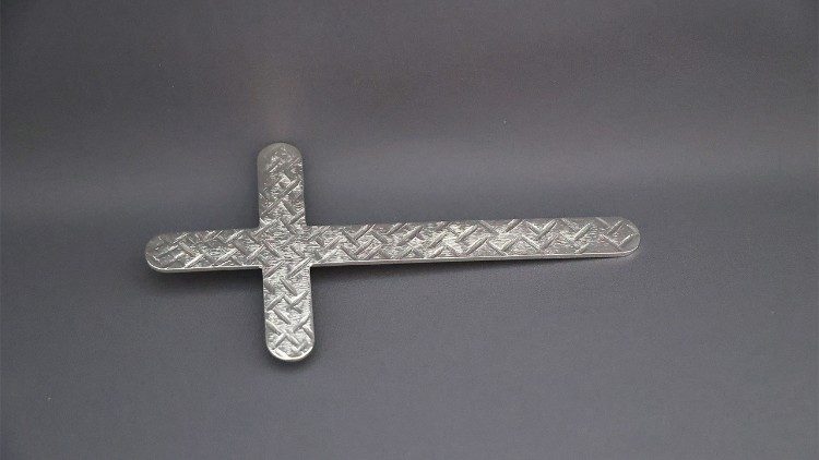 Una croce nella mostra "Gaudium"