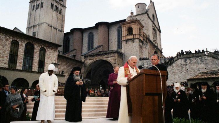 San Giovanni Paolo II all'incontro interreligioso per la pace del 1986 ad Assisi