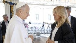 Пані Людмила на аудієнції з Папою Левом XIV