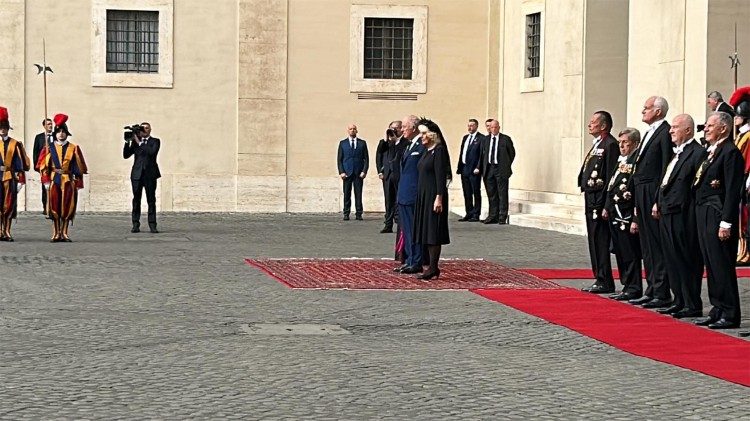I Reali all'arrivo in Vaticano