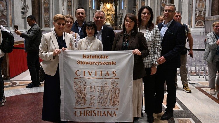 Członkowie katolickiego stowarzyszenia Civitas Christiana w Rzymie