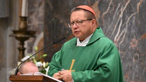 Kard. Ryś przy grobie św. Jana Pawła II: żyjmy w logice daru