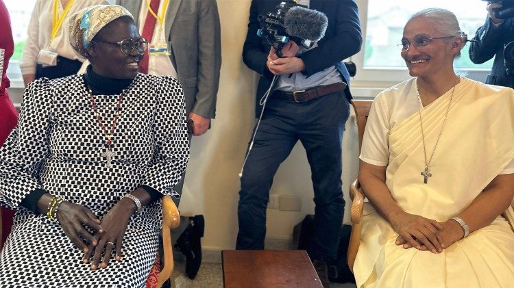 Sr Esperance Bamiriyo y Sr Monica Joseph.