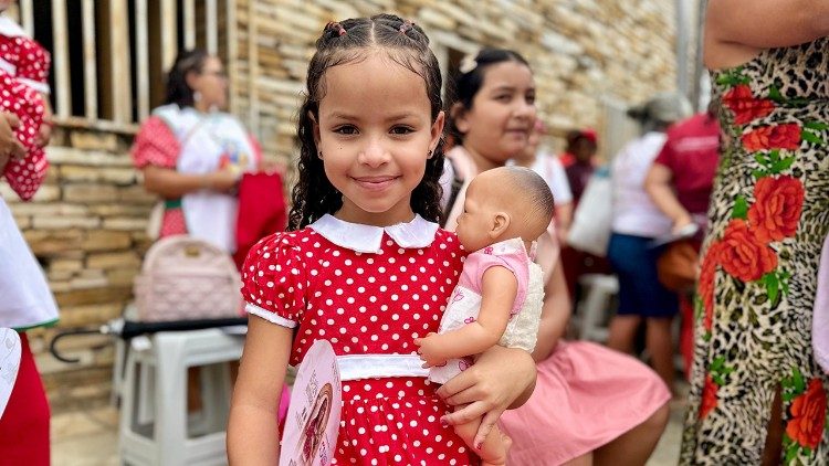 Os devotos de Menina Benigna no interior do Ceará