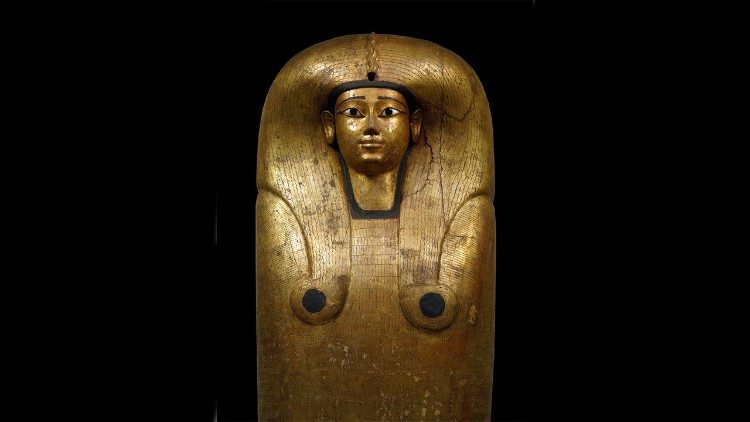 Coperchio del sarcofago della regina Ahhotep II, fine della XVII inizio XVIII Dinastia, Regno di Ahmose I, stucco dorato e legno, Tomba della regina Ahhotep II, Dra Abu el-Naga, riva occidentale, Luxor, Il Cairo, Museo Egizio, Fotografia di Massimo Listri