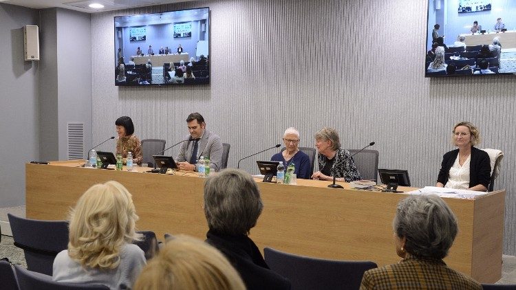 Un momento dell'incontro (credit Katarzyna Artymiak)