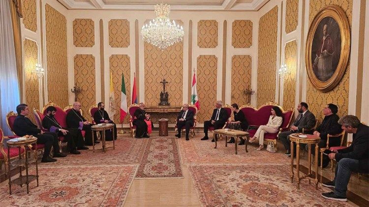 Վարչապետ Սալամ այցելեց Հռոմի Հայ Կաթողիկէ Քահանայապետական Լեւոնեան վարժարան