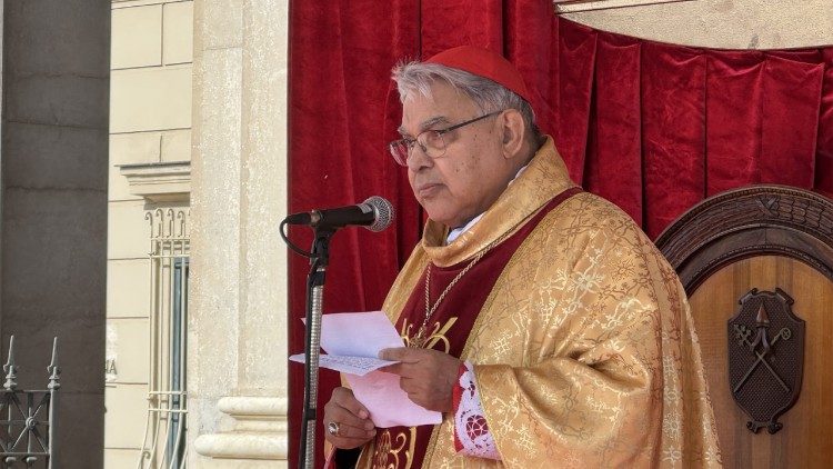 Il cardinale Semeraro celebra sul sagrato del Santuario di Pompei la Messa di ringraziamento per la canonizzazione di San Longo.
