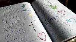 Osadzeni Aresztu Śledczego w Lublinie, w tym studenci Katolickiego Uniwersytetu Lubelskiego Jana Pawła II, przepisali Pismo Święte (KUL)