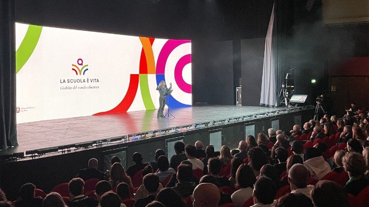 L'intervento introduttivo dell'astronauta Samantha Cristoforetti