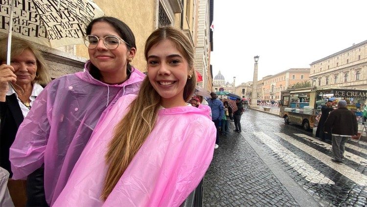 2025.10.27 Jóvenes comparten reflexión de la catequesis del Papa del anterior 22 de octubre