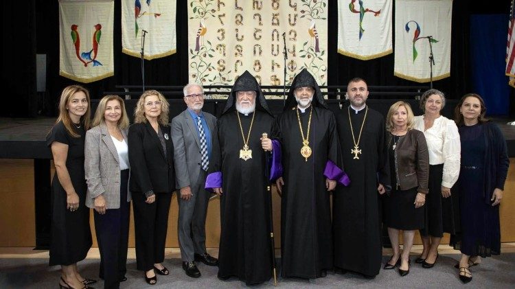  Մեծի Տանն Կիլիկիոյ Ն.Ս.Օ.Տ.Տ. Արամ Ա. Վեհափառ Հայրապետը Լոս Անճելըսի մէջ 