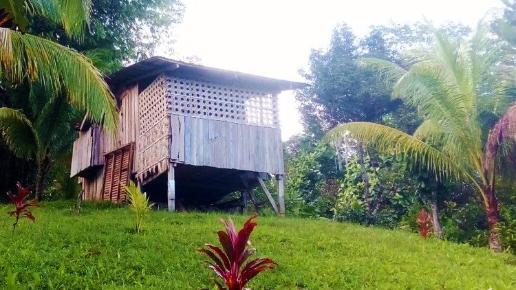 The small kubo on the hill that became a sign of hope for the people of the village