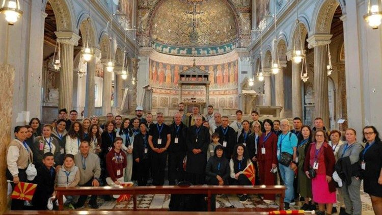 Hodočasnici iz župe Rođenja svetog Ivana Krstitelja iz Strumice i Dekanata svetih Ćirila i Metoda u bazilici svetog Klementa u Rimu