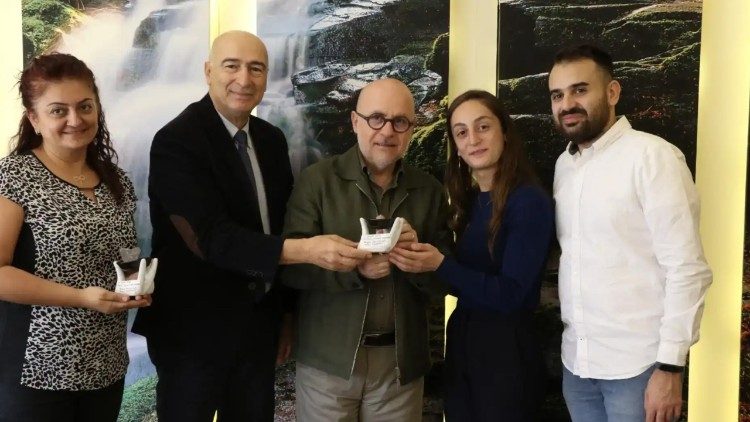 Արարատի լեռնագնացները այցելած են Մեսրոպեան վարժարան